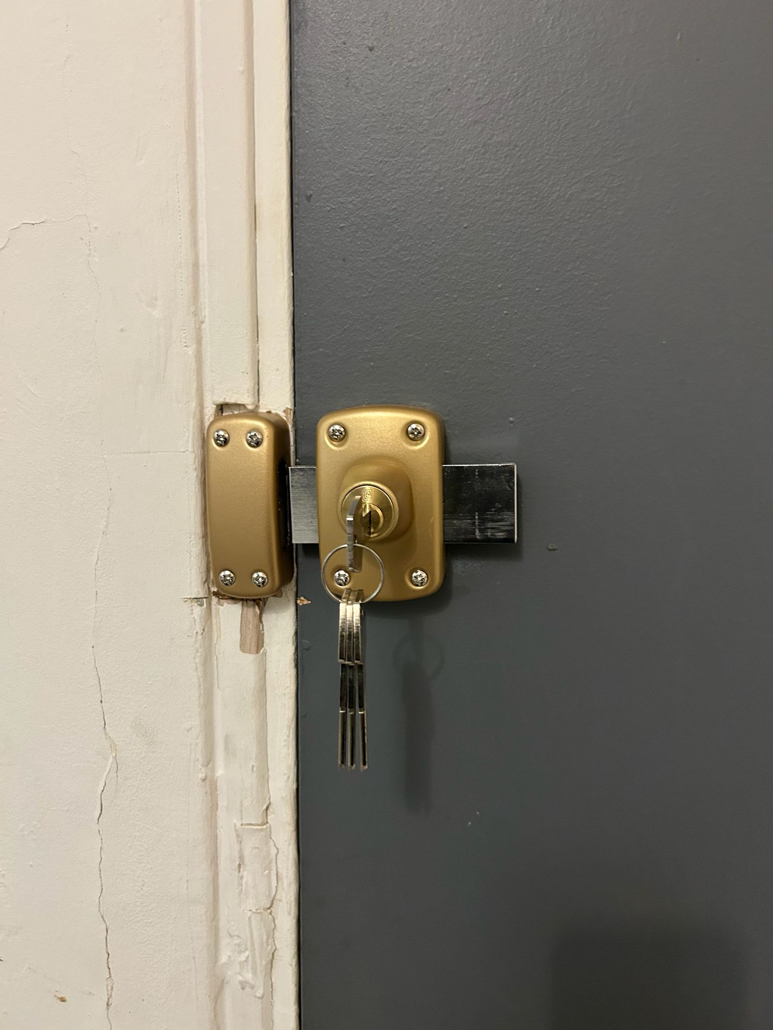 Effraction porte bois — mise en sécurité et pose d'un verrou City — photo 2