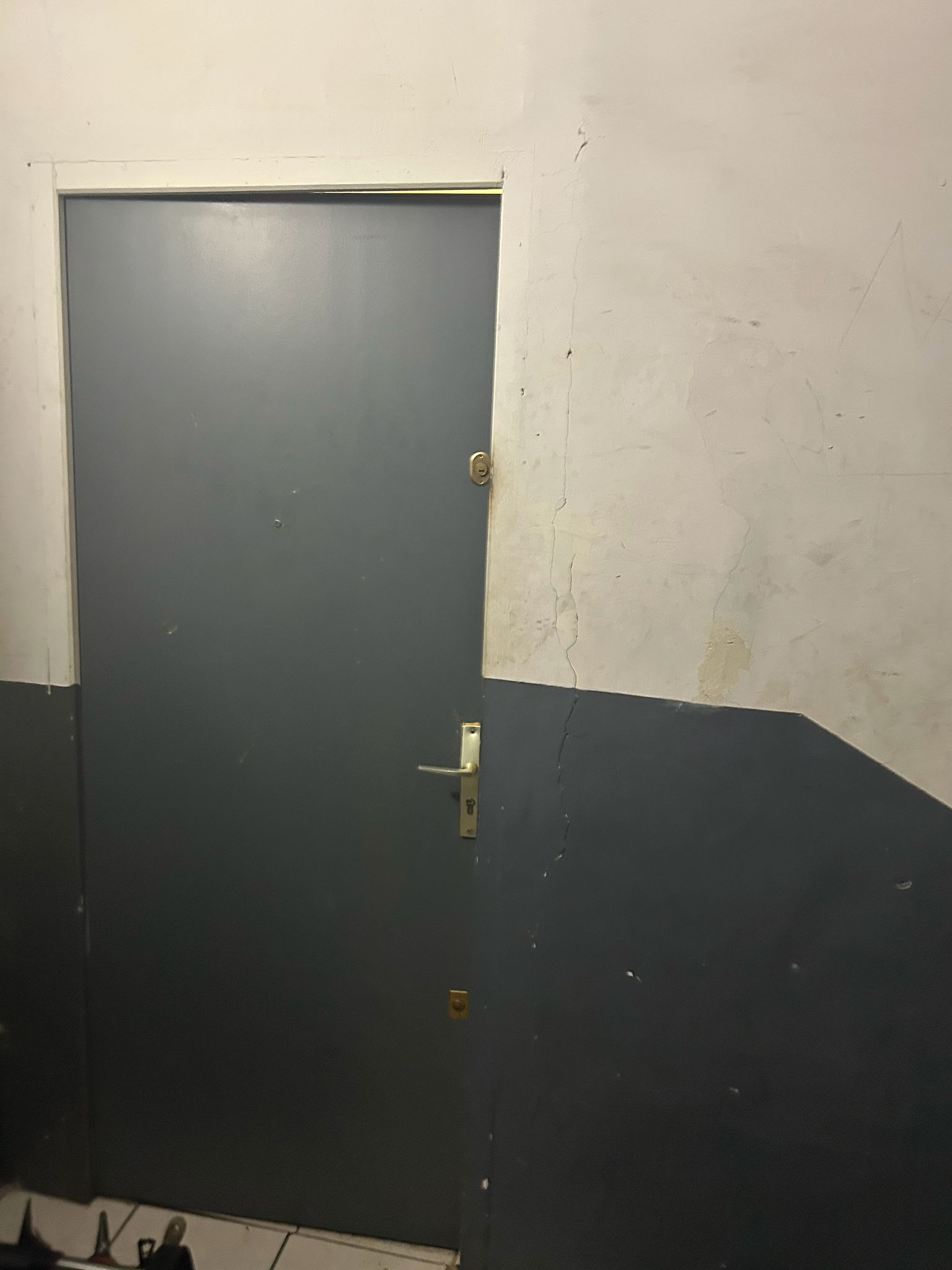Effraction porte bois — mise en sécurité et pose d'un verrou City — photo 3